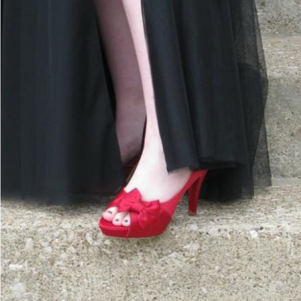 Michaelangelo Maribelle Red 4 inch heels size 6.5